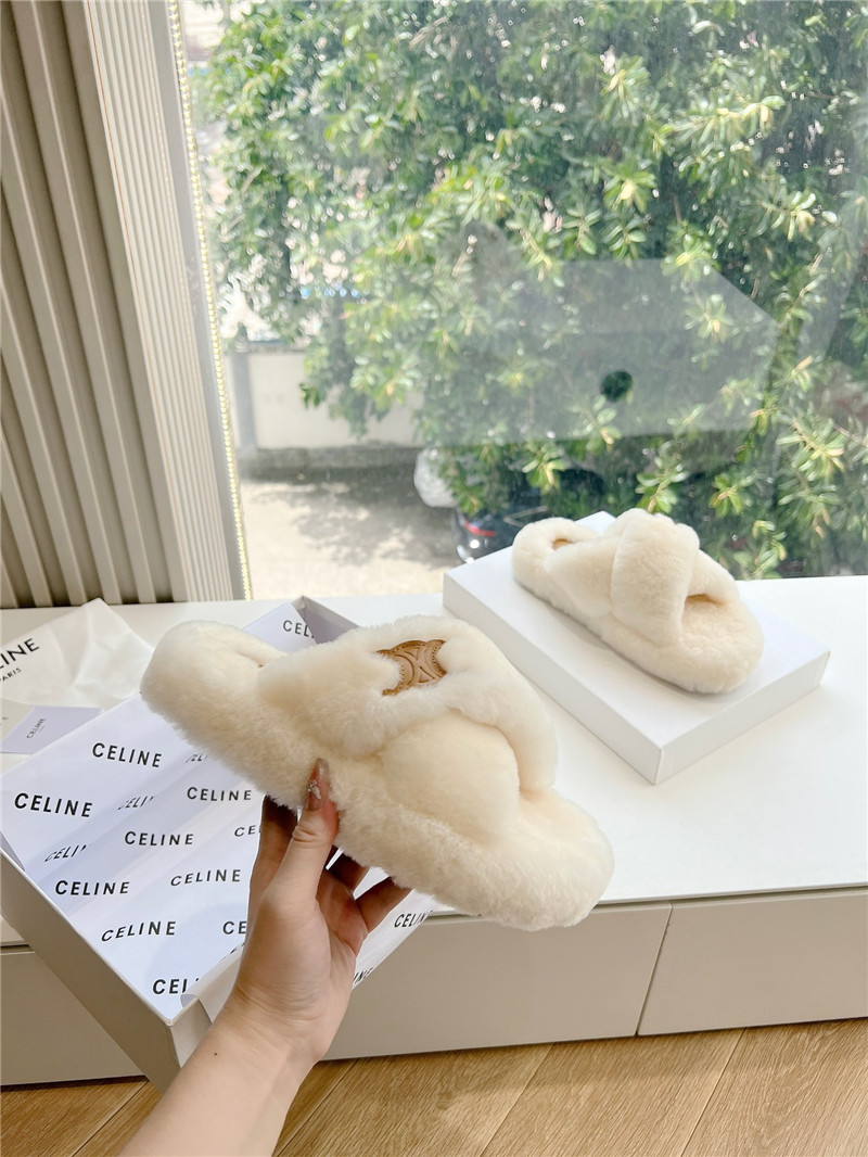 Ce1i*e cross fur slides triomphe in beige shearling