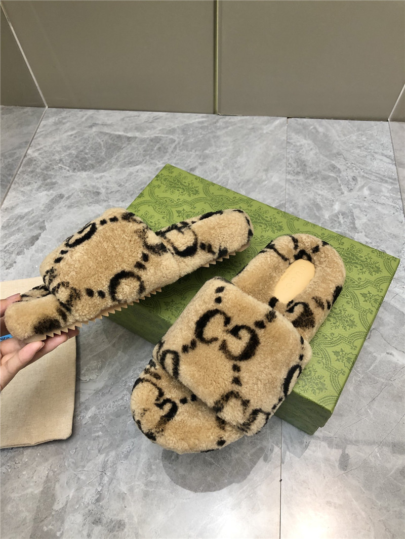 Gvc*1 monogram motif shearling slides beige