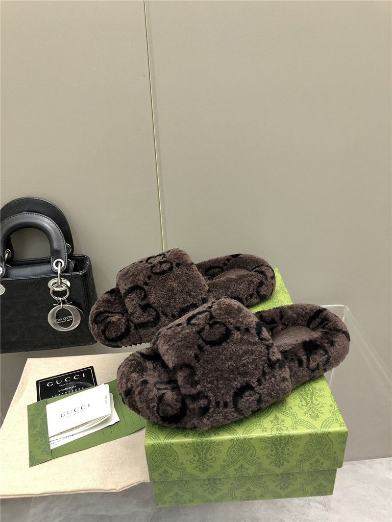 Gvc*1 monogram motif shearling slides brown