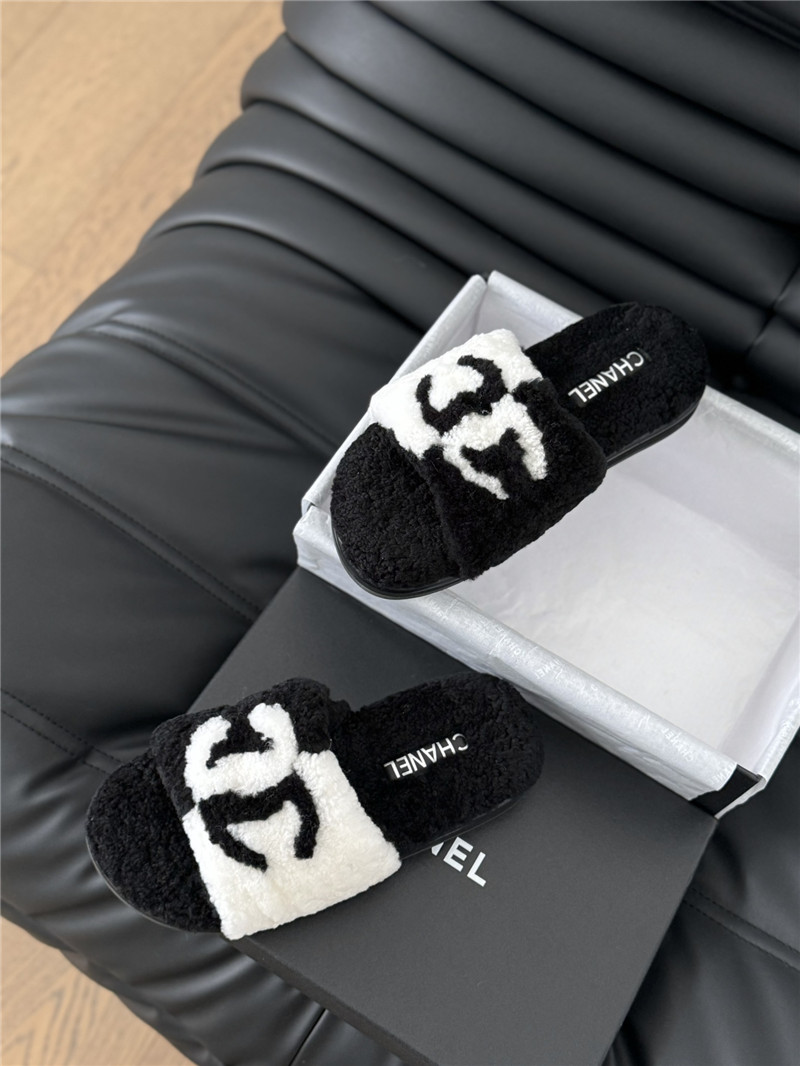 Ch**el shearling home slides in black