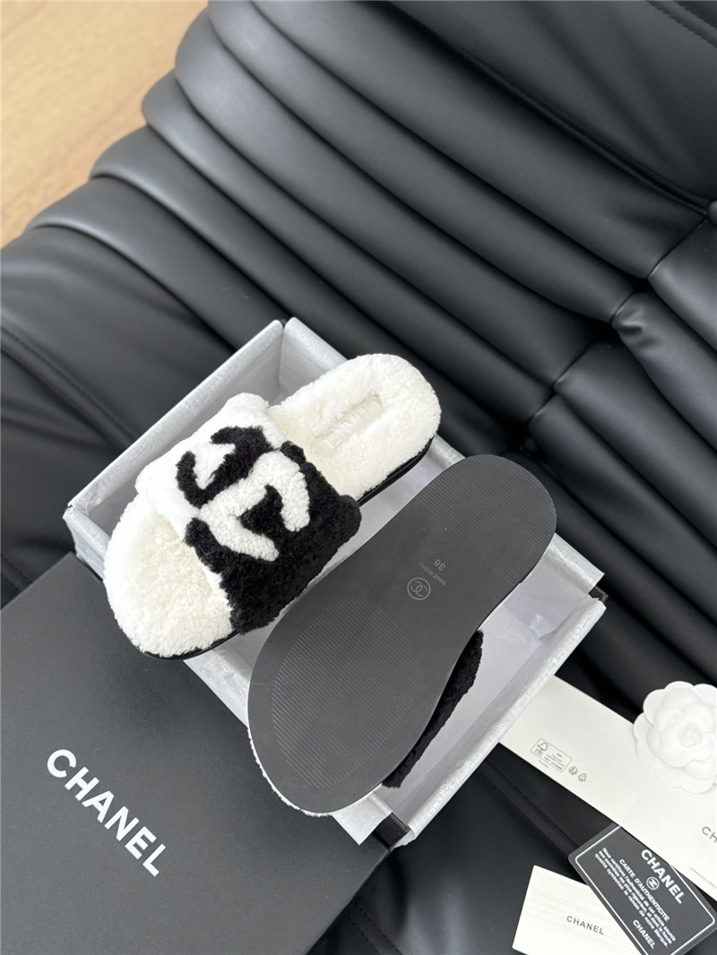 Ch**el shearling home slides white