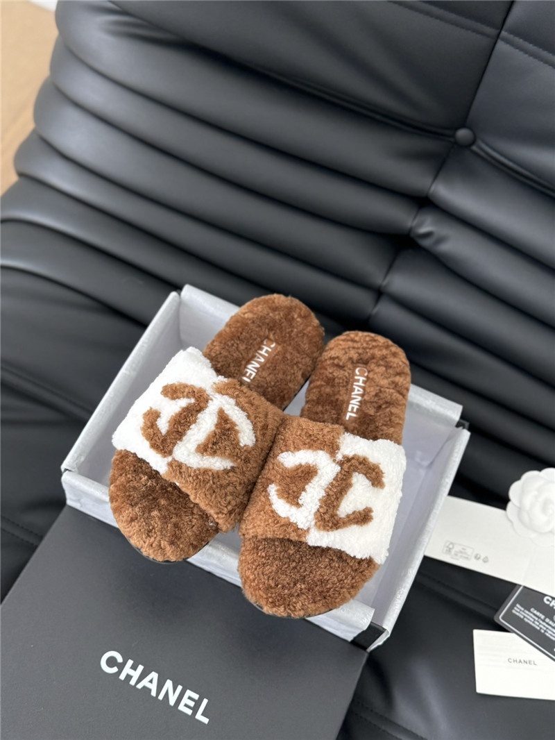 Ch**el shearling home slides brown/white