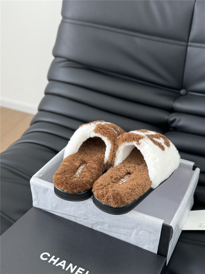 Ch**el shearling home slides brown/white