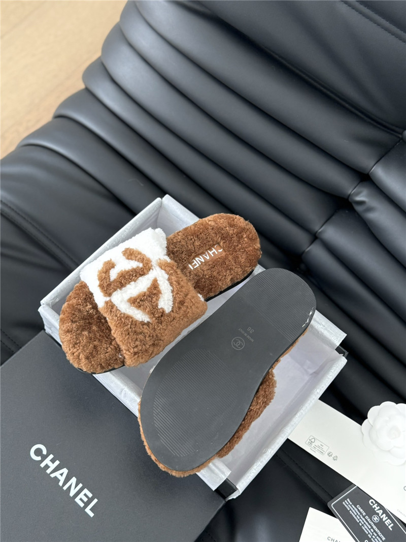 Ch**el shearling home slides brown/white