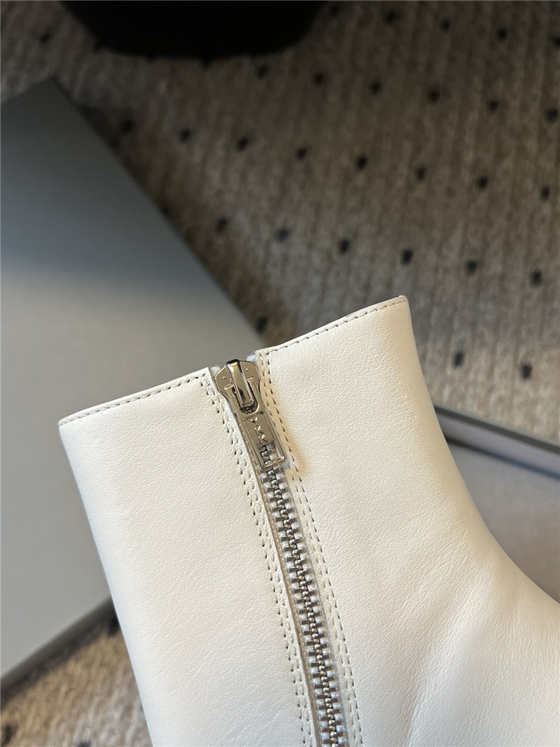 Ba1en*iaga witch heeled ankle boots in white