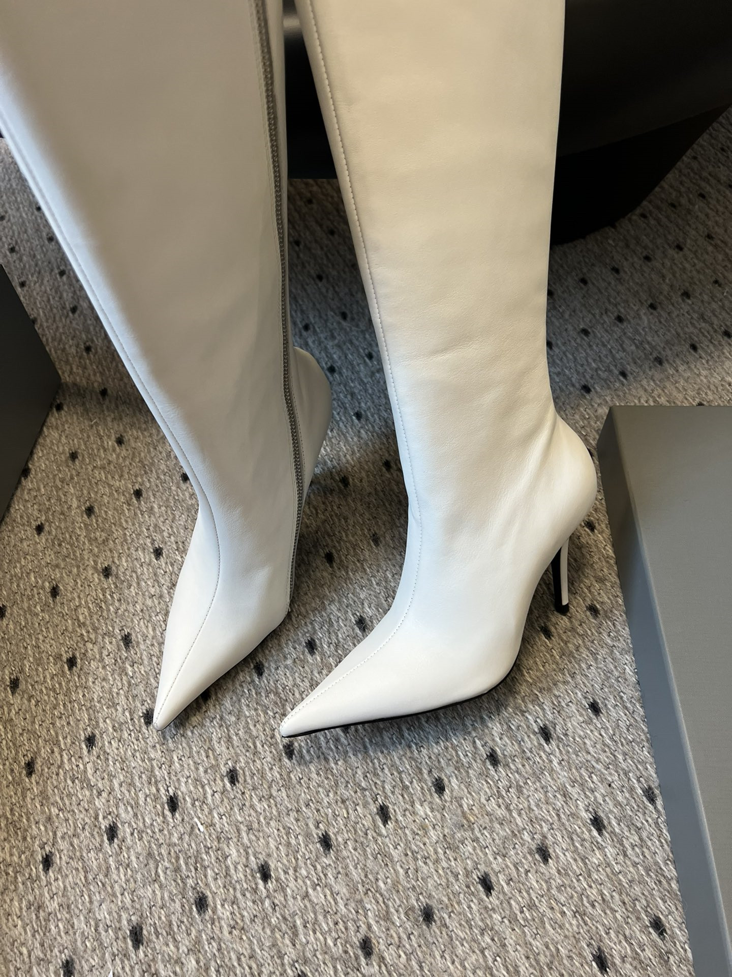 Ba1en*iaga witch keen high boots