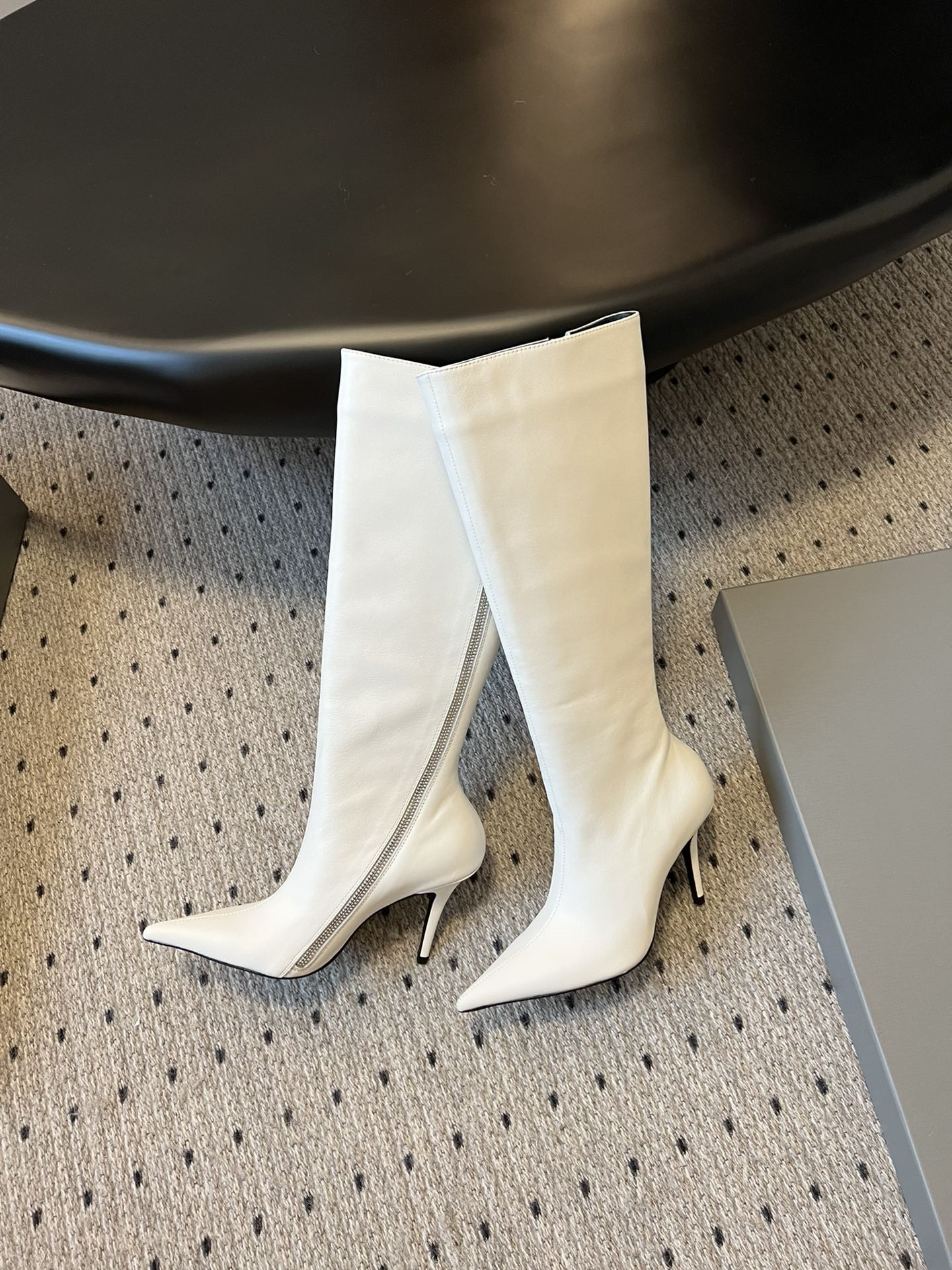 Ba1en*iaga witch keen high boots