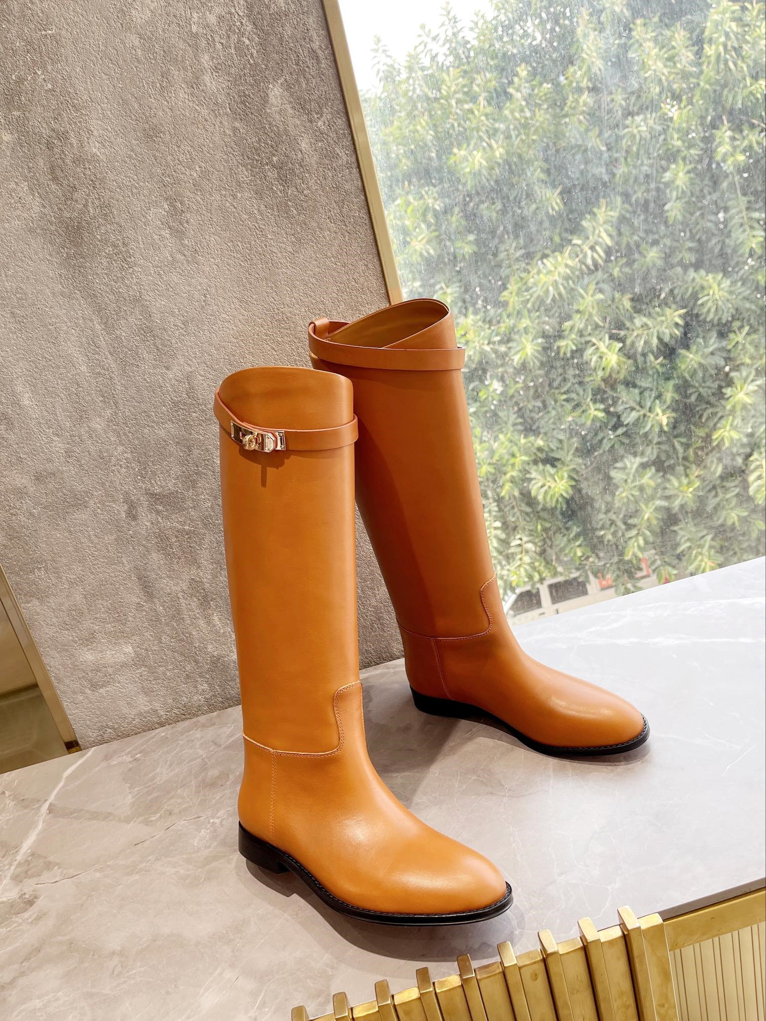 H**me5 brown calfskin jumping boot