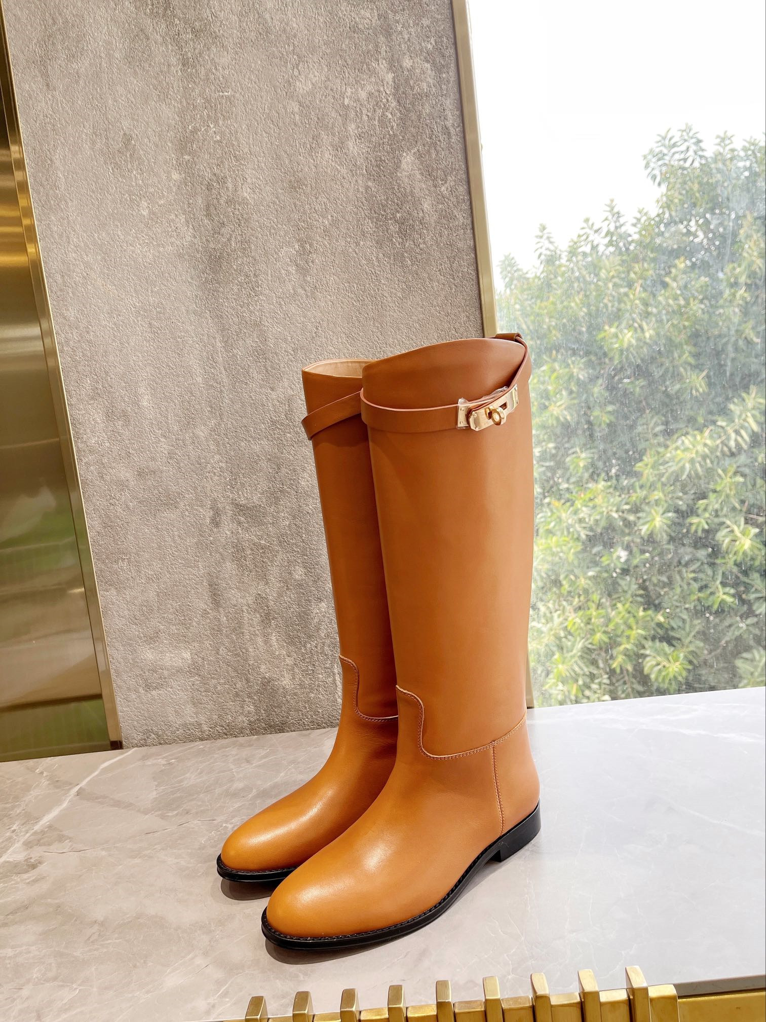 H**me5 brown calfskin jumping boot