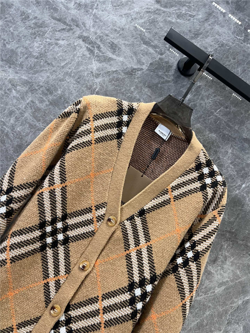 Bv*b*rry oblique check v-neck wool knitted cardigan replica clothes