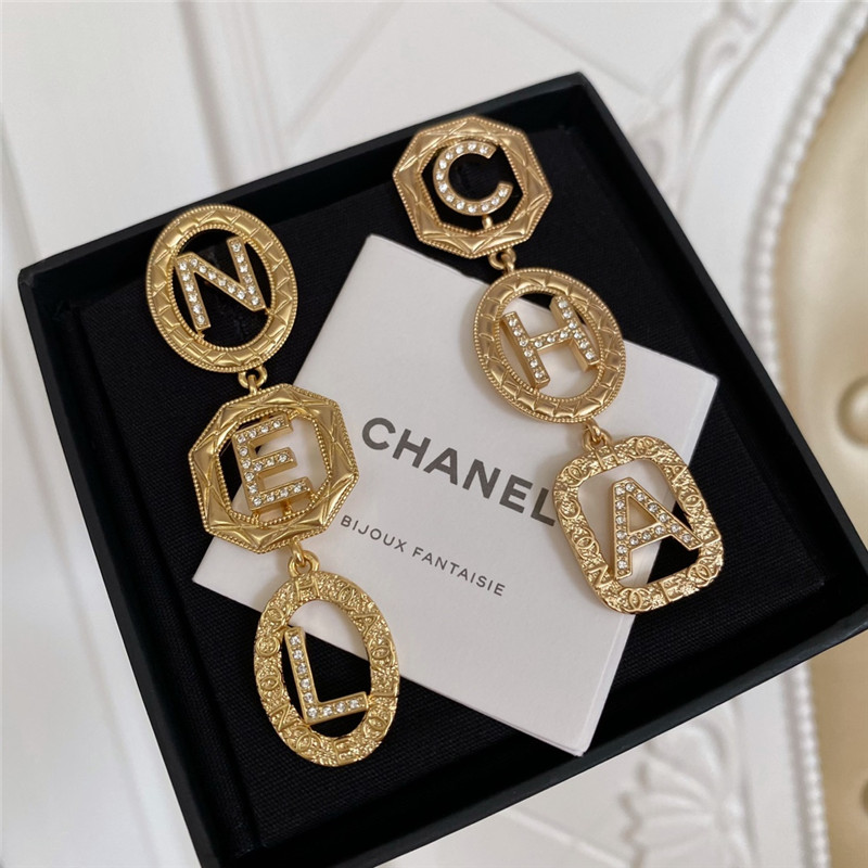 ch**el D1am0nd 8 frame oval letter earrings