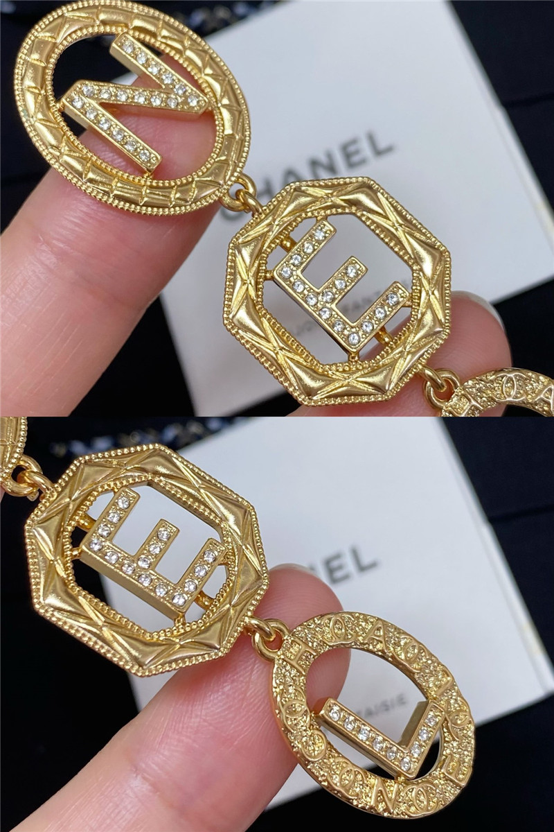 ch**el D1am0nd 8 frame oval letter earrings