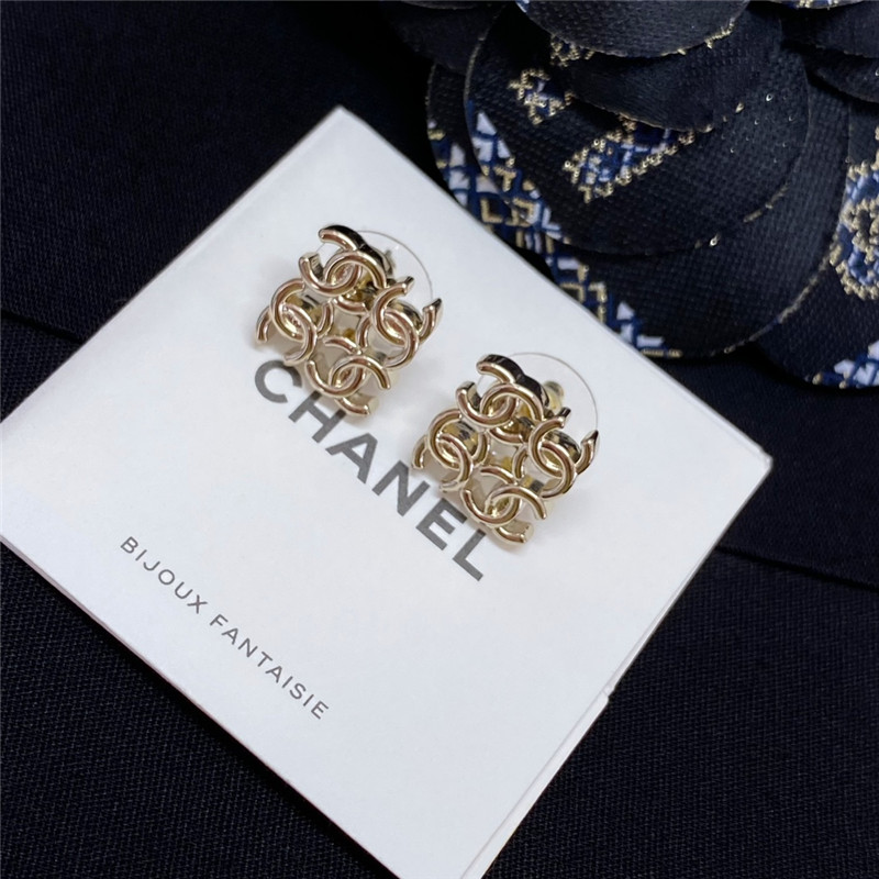Ch**el 4 double c logo stitching earrings