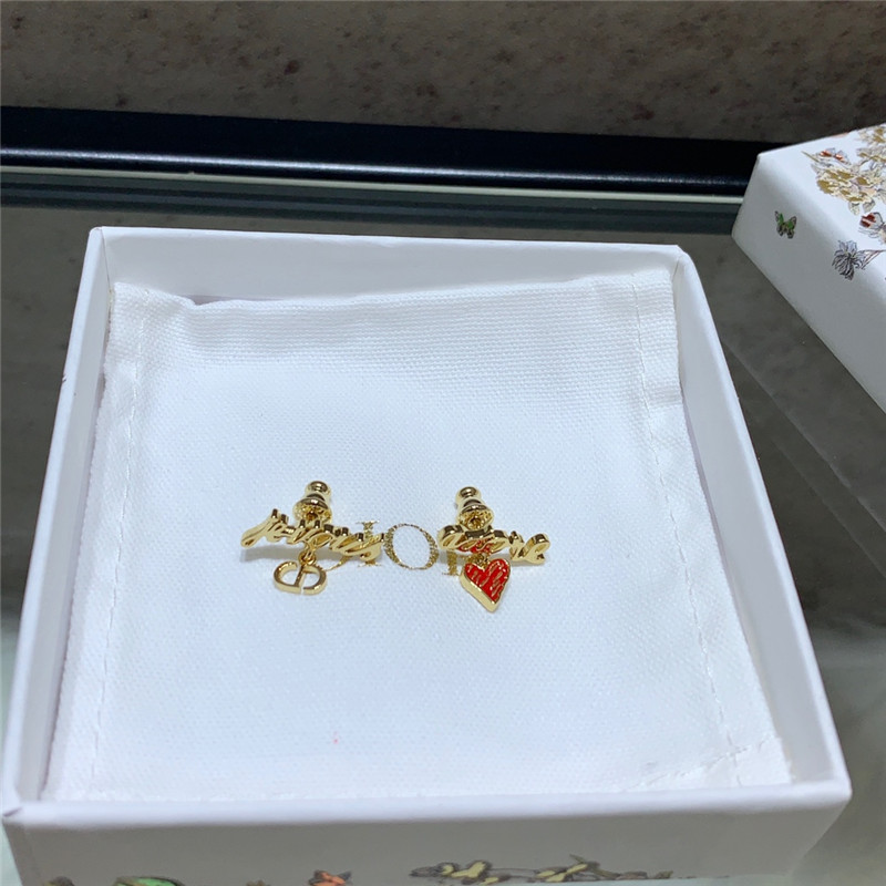 D10r red heart letter earrings