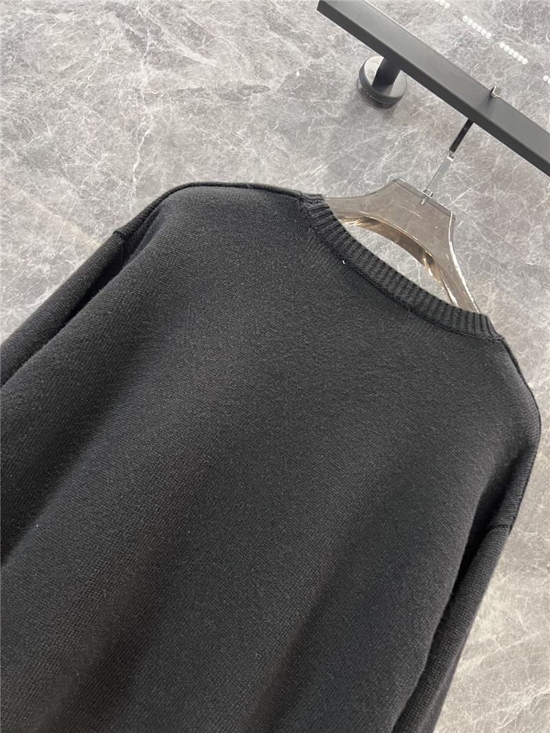 Va1e*ntin0 embroidered wool sweater replica d&g clothing