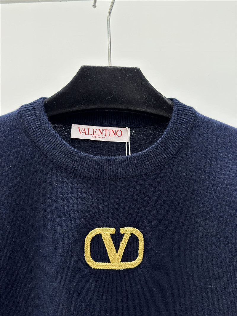 Va1e*ntin0 knitted round neck long sleeve replica clothing sites