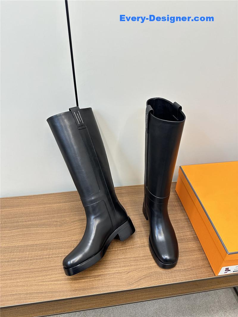 H**me5 horse boot in black
