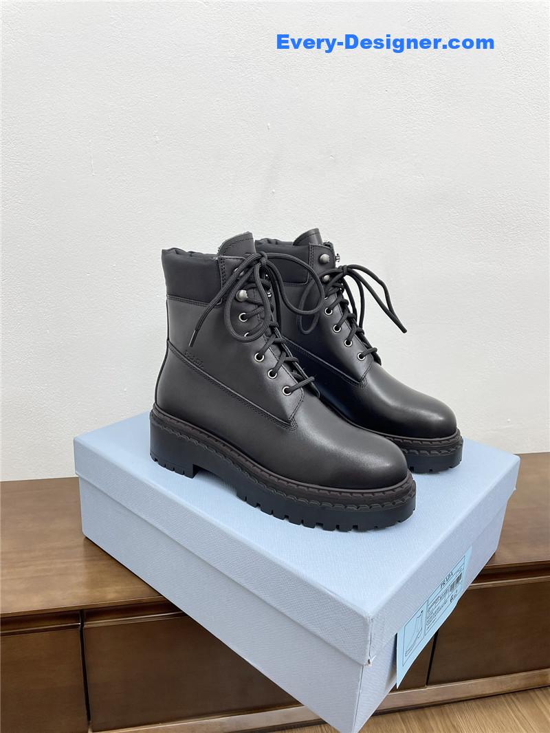 Pra*a leather work boots in black
