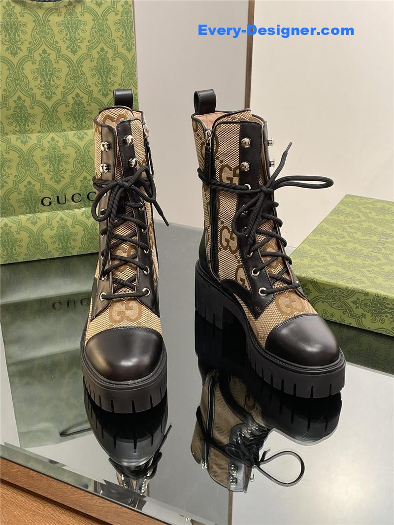 Gvc*1 gg logo quilted combat boots in beige