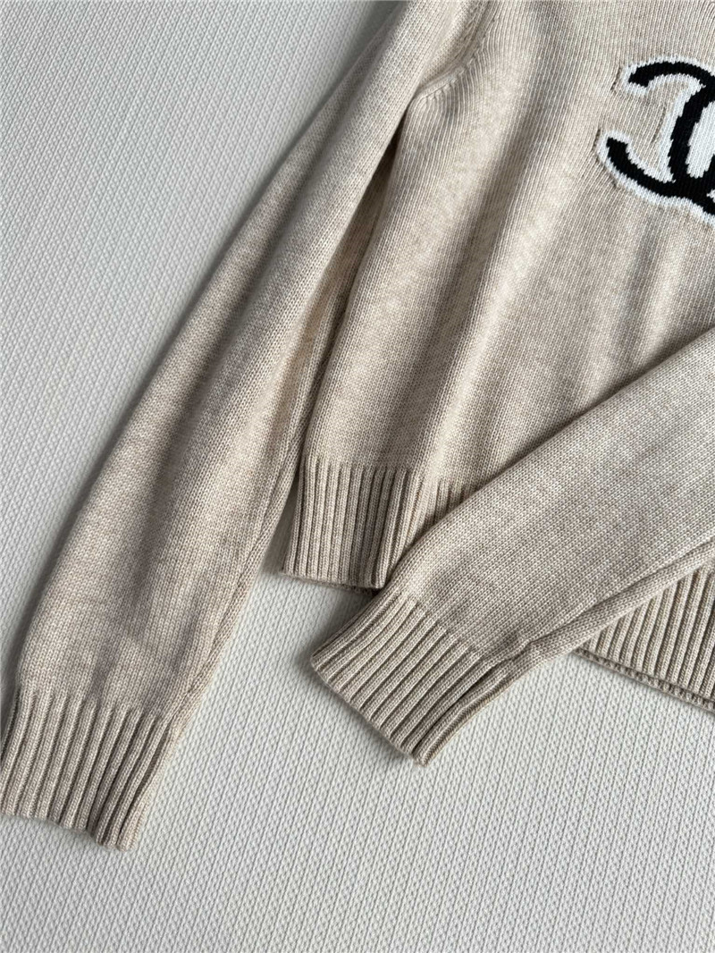 Ch**el black and white logo pullover