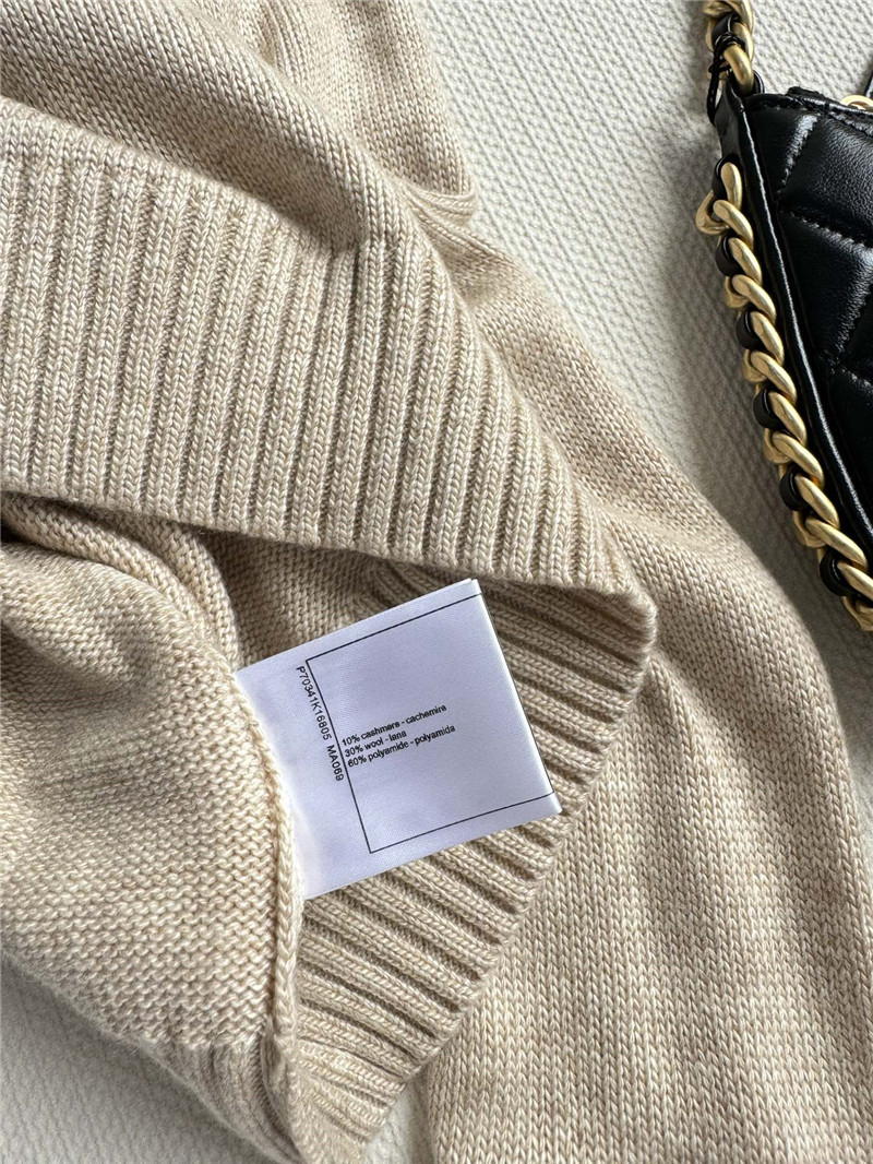 Ch**el black and white logo pullover