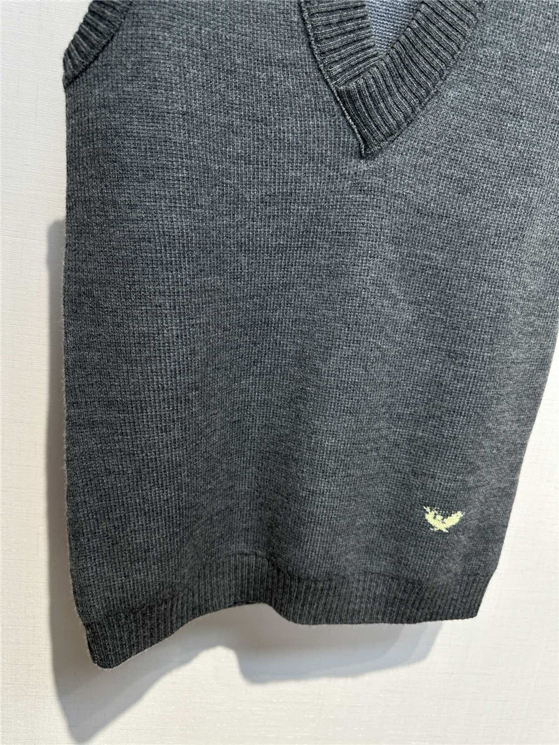 b0tt*ga Ven*ta grey v-neck vest replica clothing sites