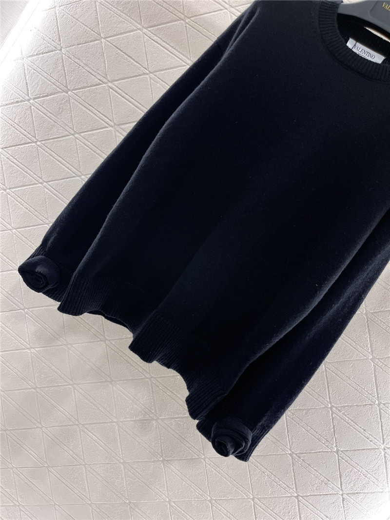 Va1e*ntin0 rose-appliqué cuffs knit sweater black