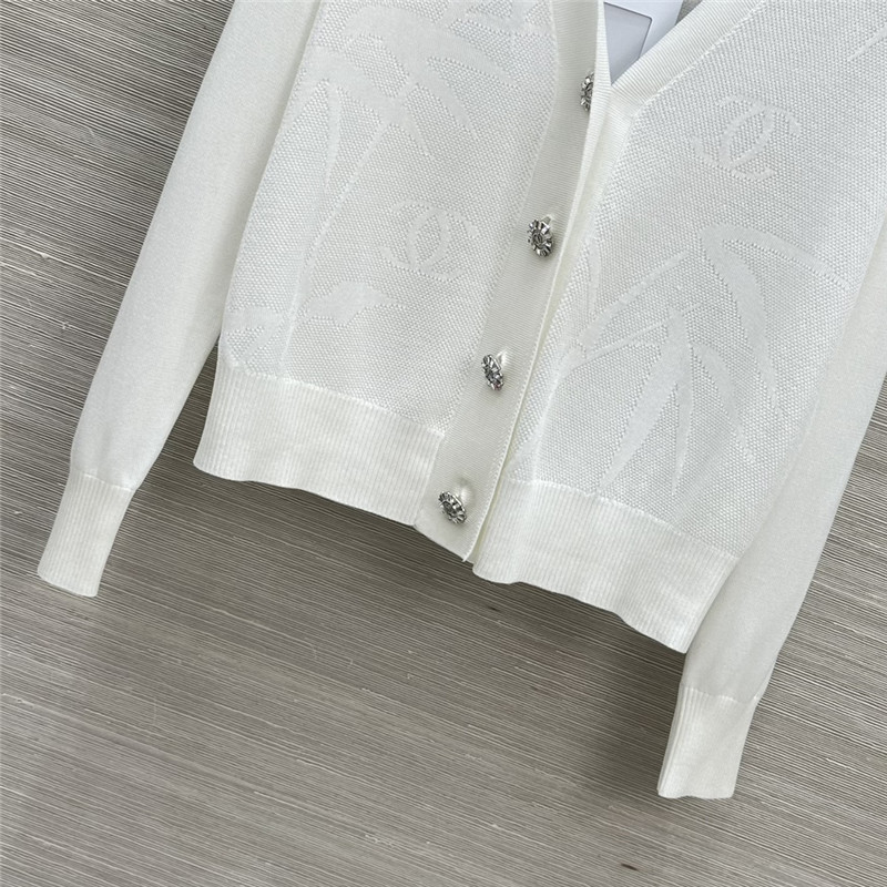 Ch**el crop jacquard v-neck cardigan white