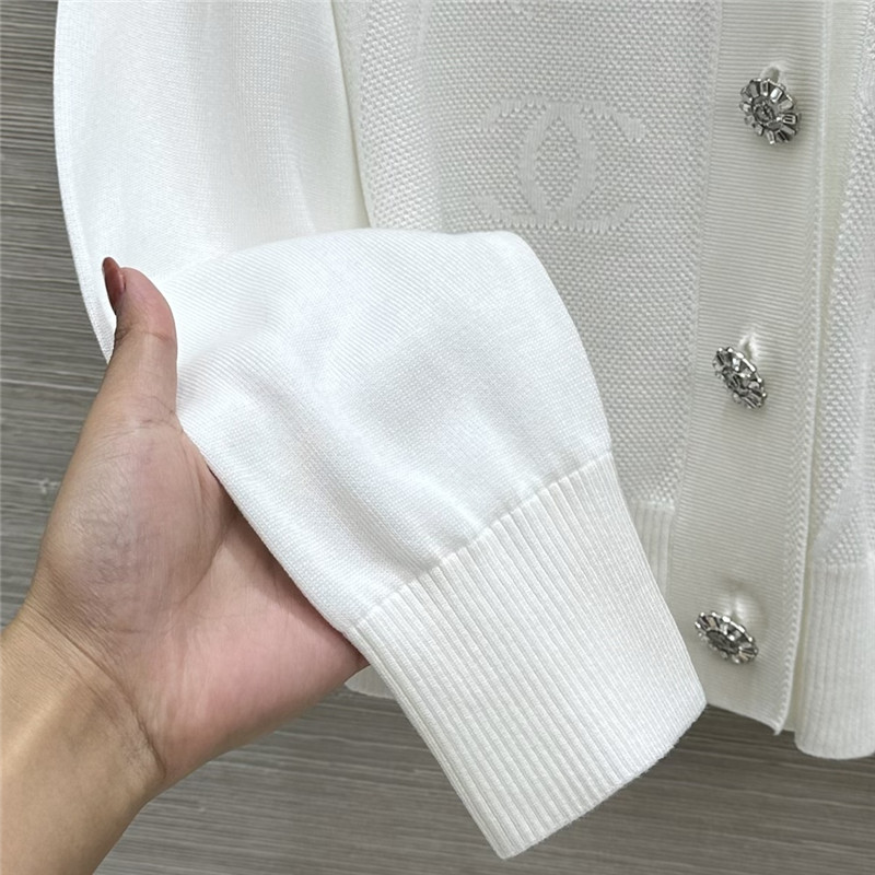 Ch**el crop jacquard v-neck cardigan white