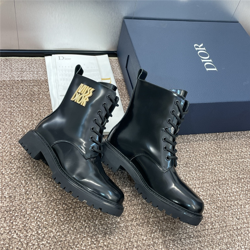 D10r logo patent leather lace-up boots