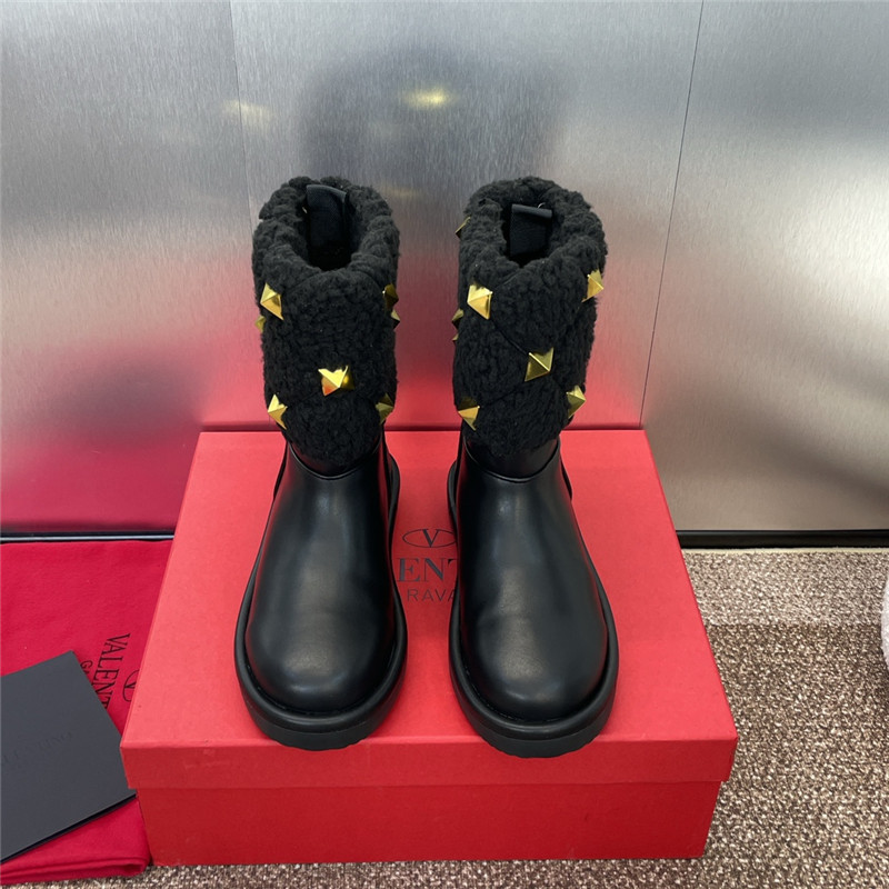 Va1e*ntin0 roman studs leather ankle boots