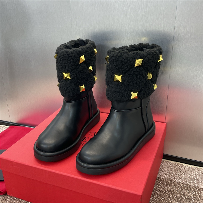 Va1e*ntin0 roman studs leather ankle boots