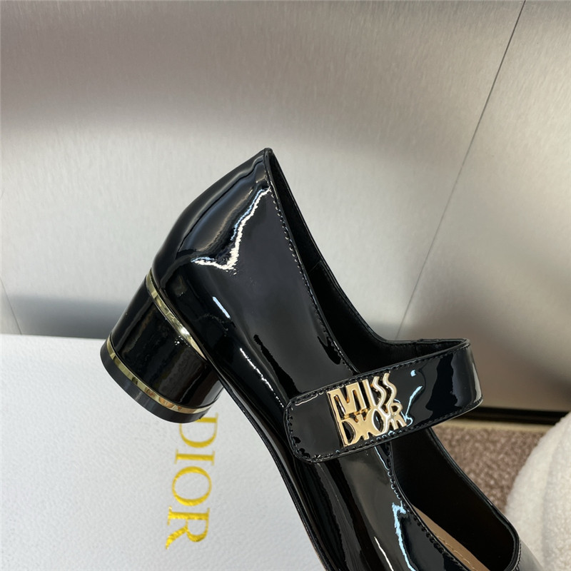 D10r miss D10r strap pumps black patent calfskin
