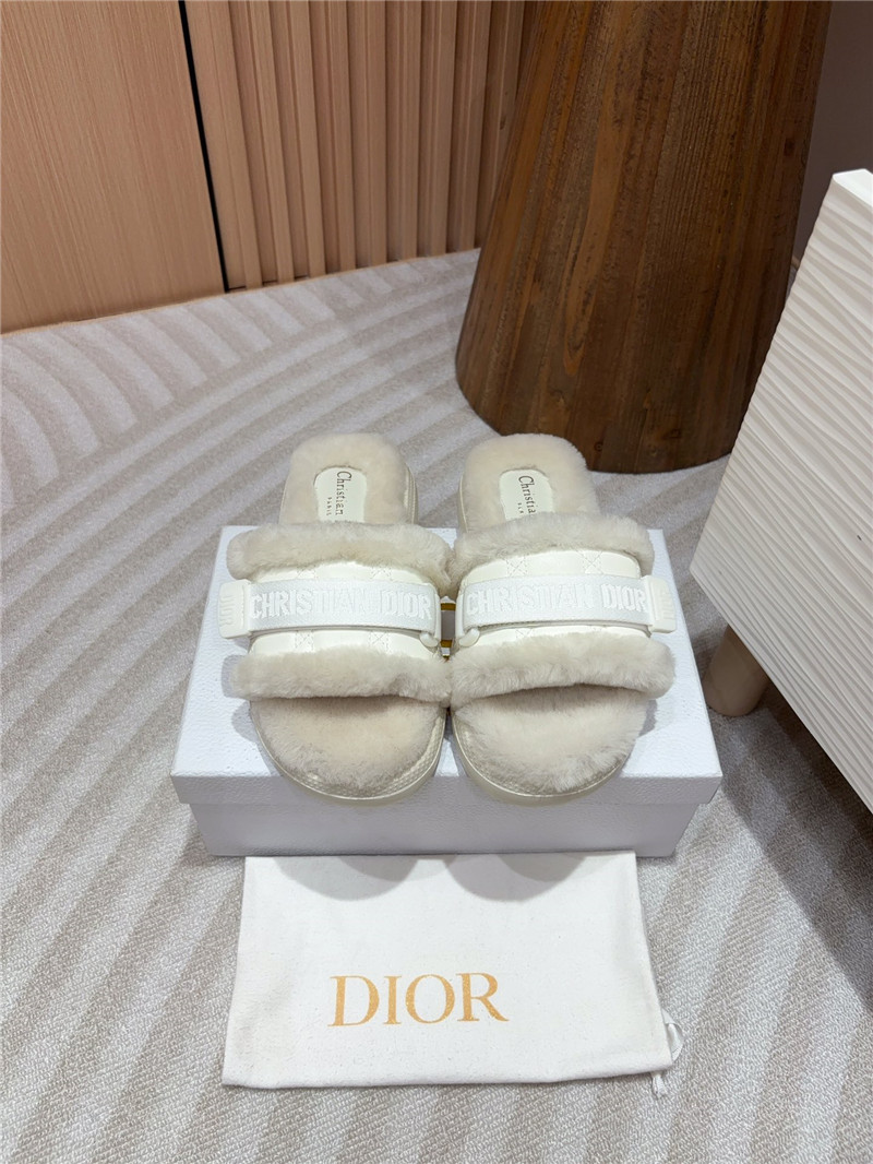 D10r evolution slides in white quilted leather & fur