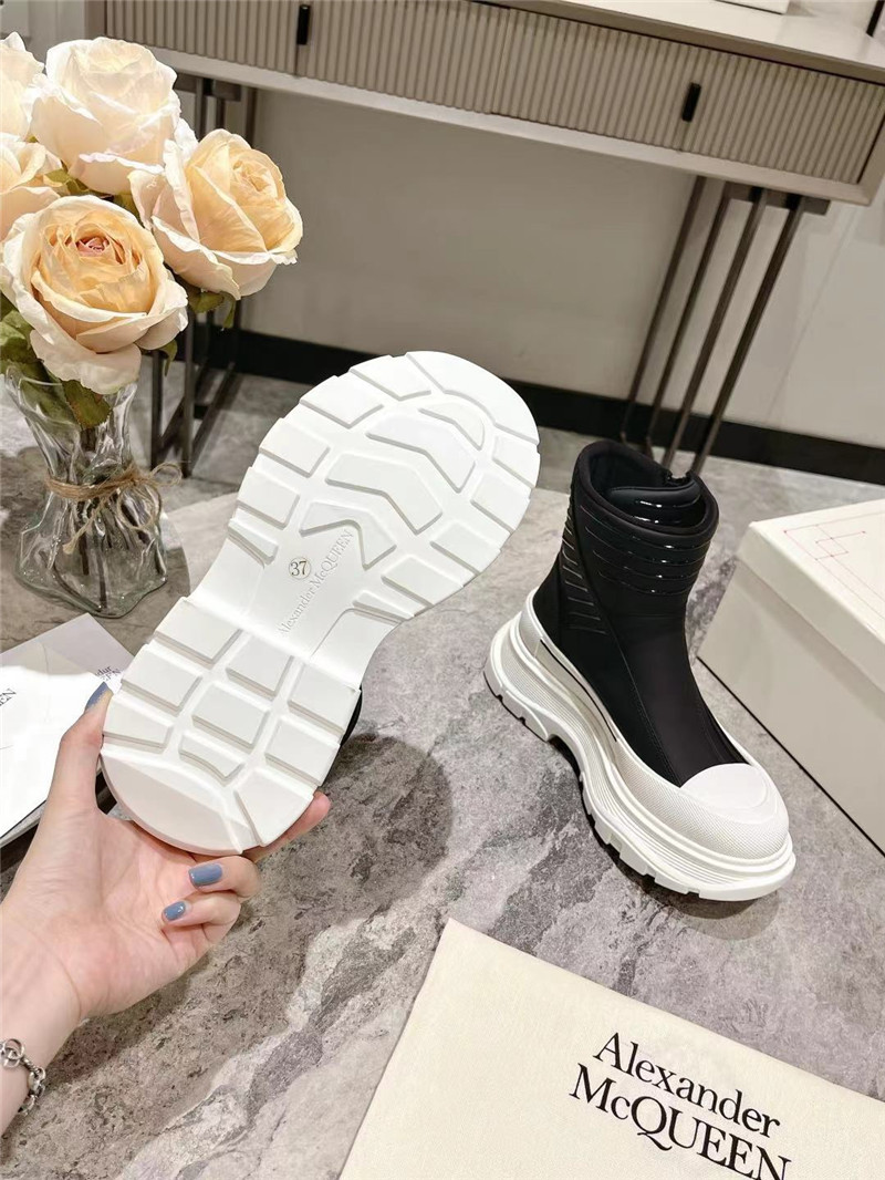 a1exa*der Mcqv*en tread slick high top sneakers
