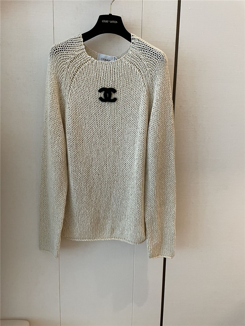 Ch**el logo applique rib-knit sweater in off-white