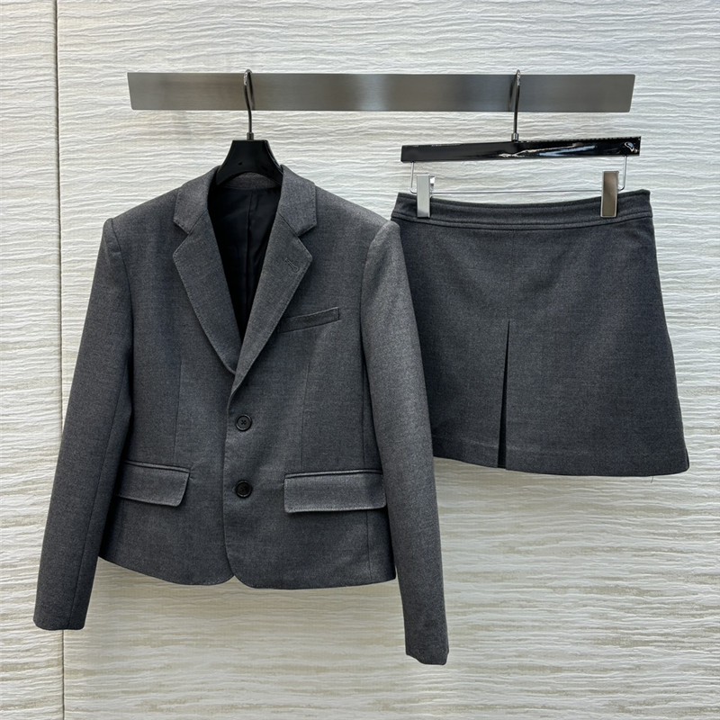 Ce1i*e lapel long sleeve suit replica d&g clothing
