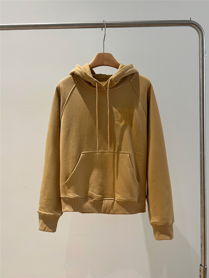 Vanitoo M Embroidery Hoodie in Yellow
