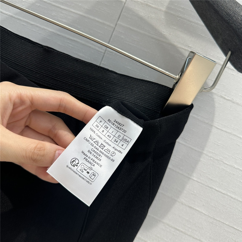 D10r slit skirt