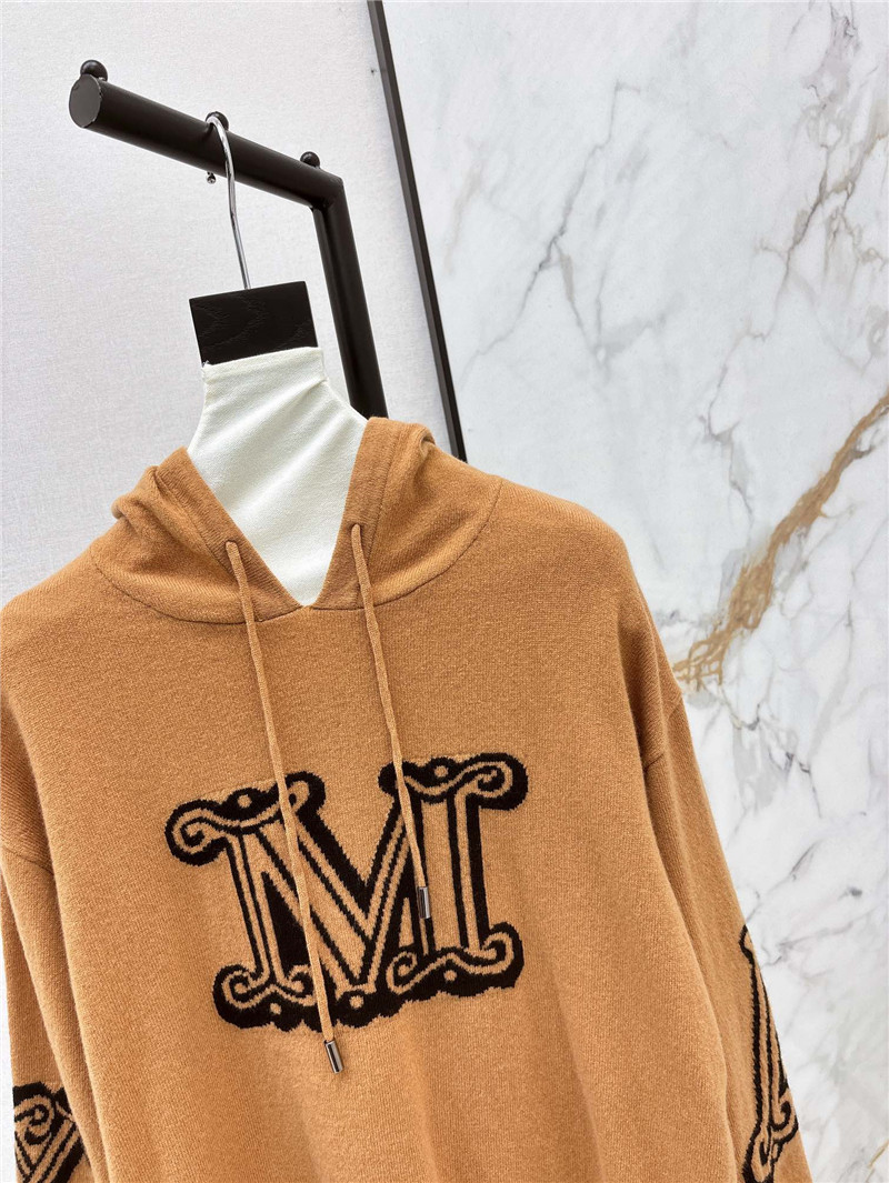 Vanitoo Logo-Intarsia Knit Hoodie in Yellow