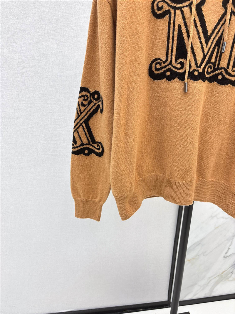Vanitoo Logo-Intarsia Knit Hoodie in Yellow