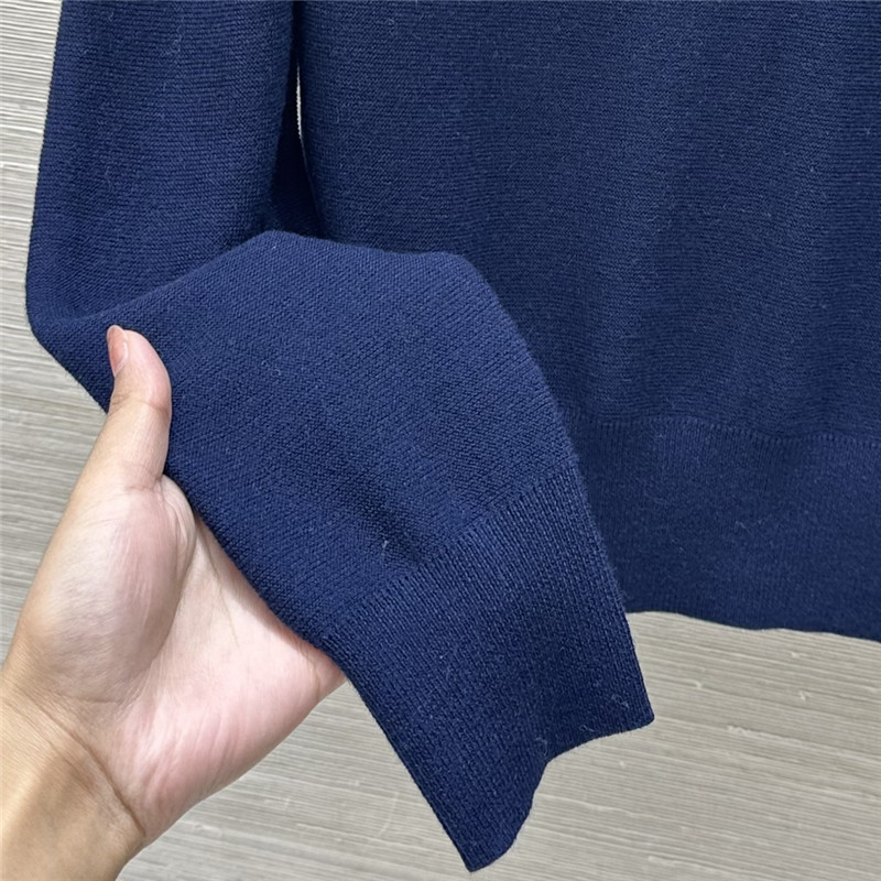 Y51 v-neck merino wool sweater blue