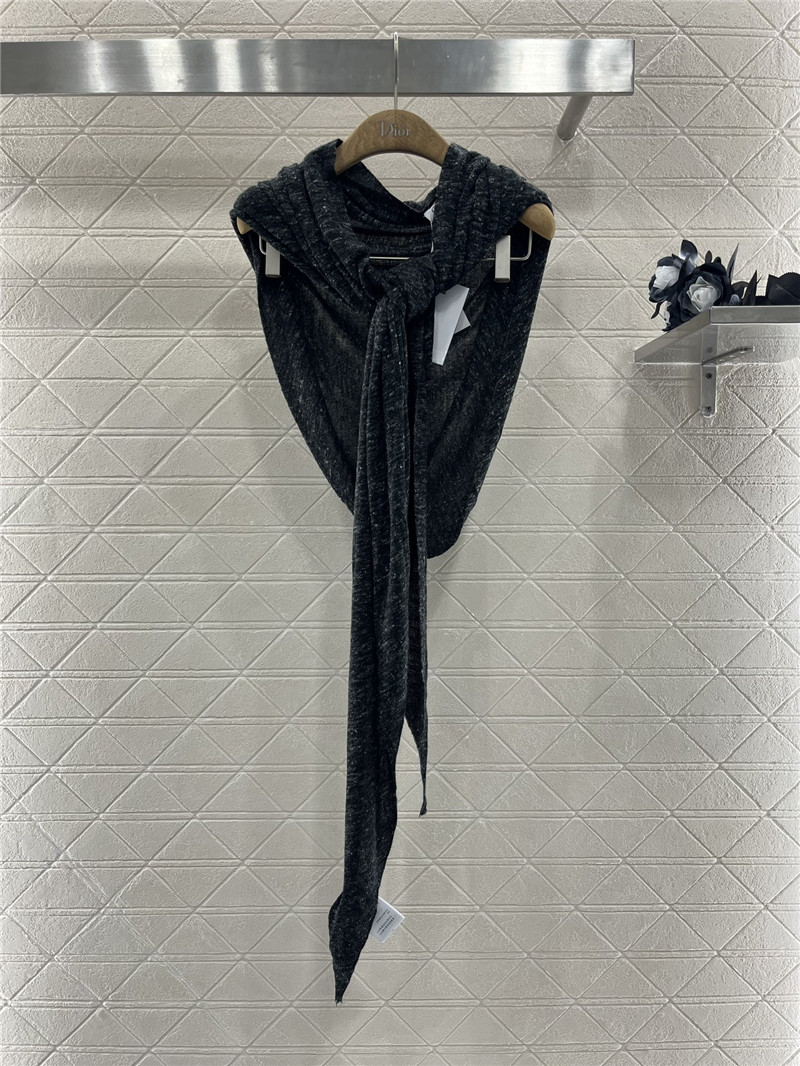 D10r wool knitted shawl