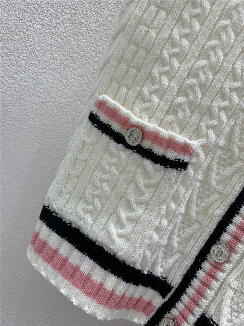 Ch**el v-neck contrast cardigan vest in white