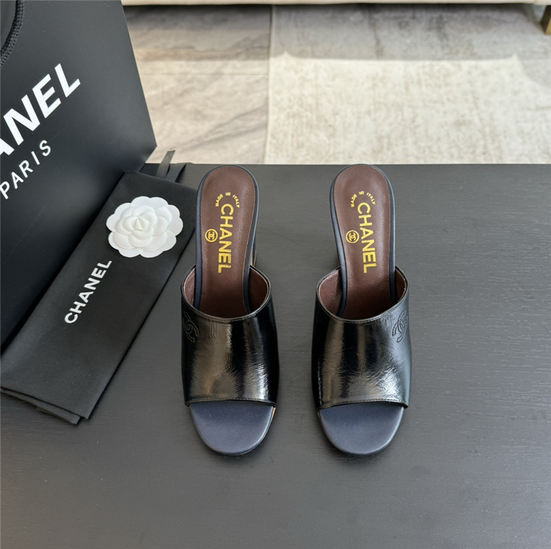 Ch**el black pattern chunky heel mule sandals