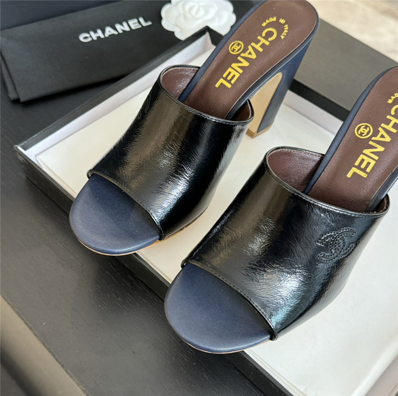 Ch**el black pattern chunky heel mule sandals