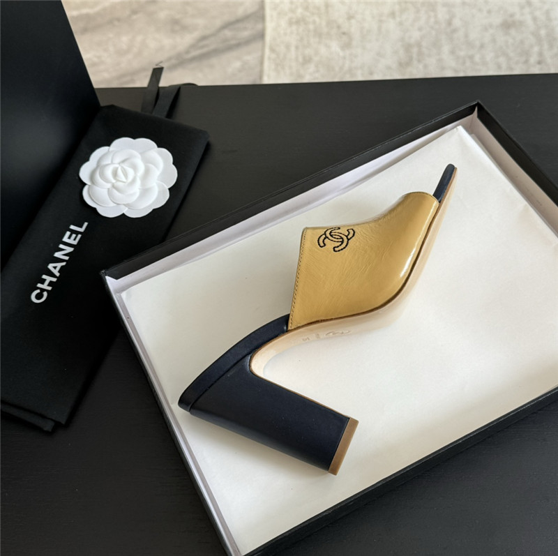 Ch**el beige pattern chunky heel mule sandals
