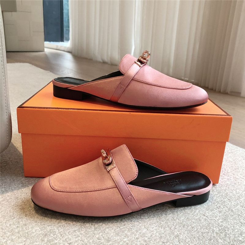H**me5 kelly buckle oz mule in pink suede