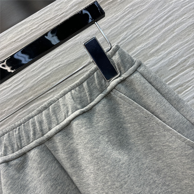 Gvc*1 elastic waist shorts
