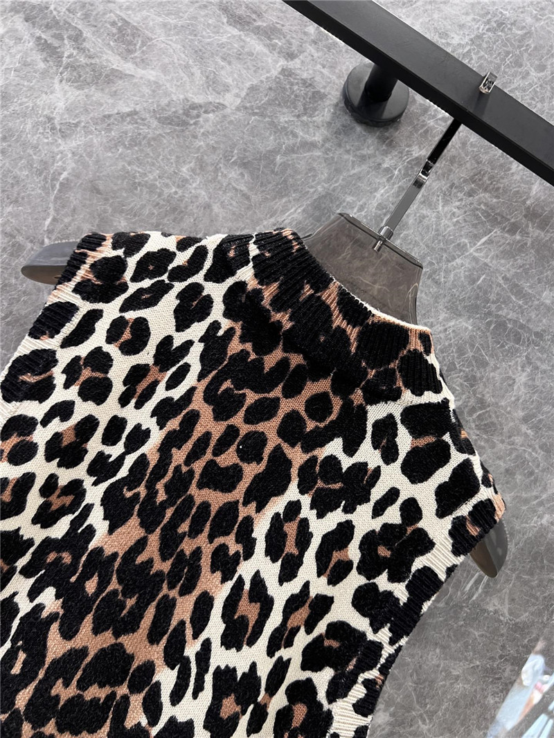 Ce1i*e turtleneck leopard sweater vest